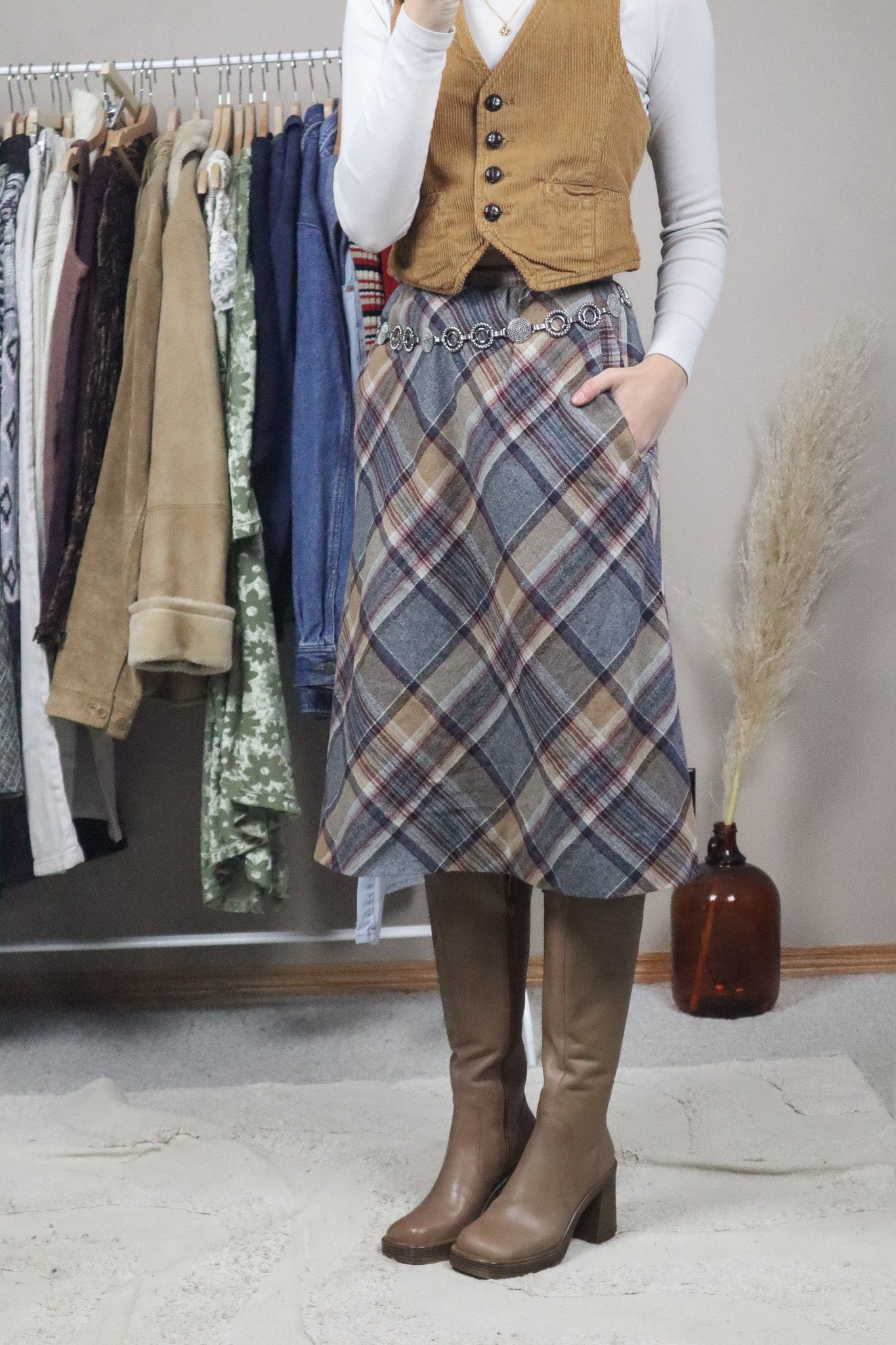 Vintage x 1970s Wool Blend Plaid Midi Skrit (2)