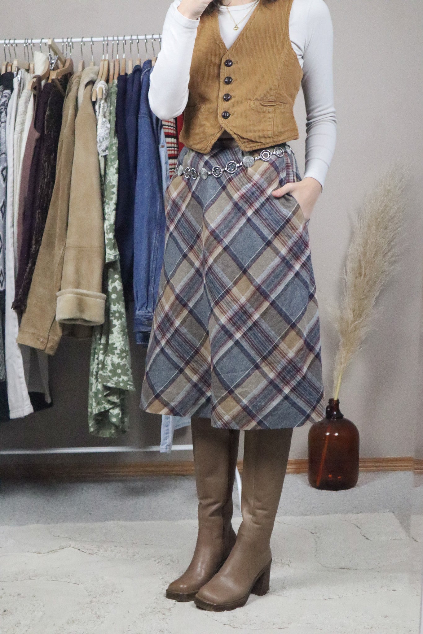 Vintage x 1970s Wool Blend Plaid Midi Skrit (2)