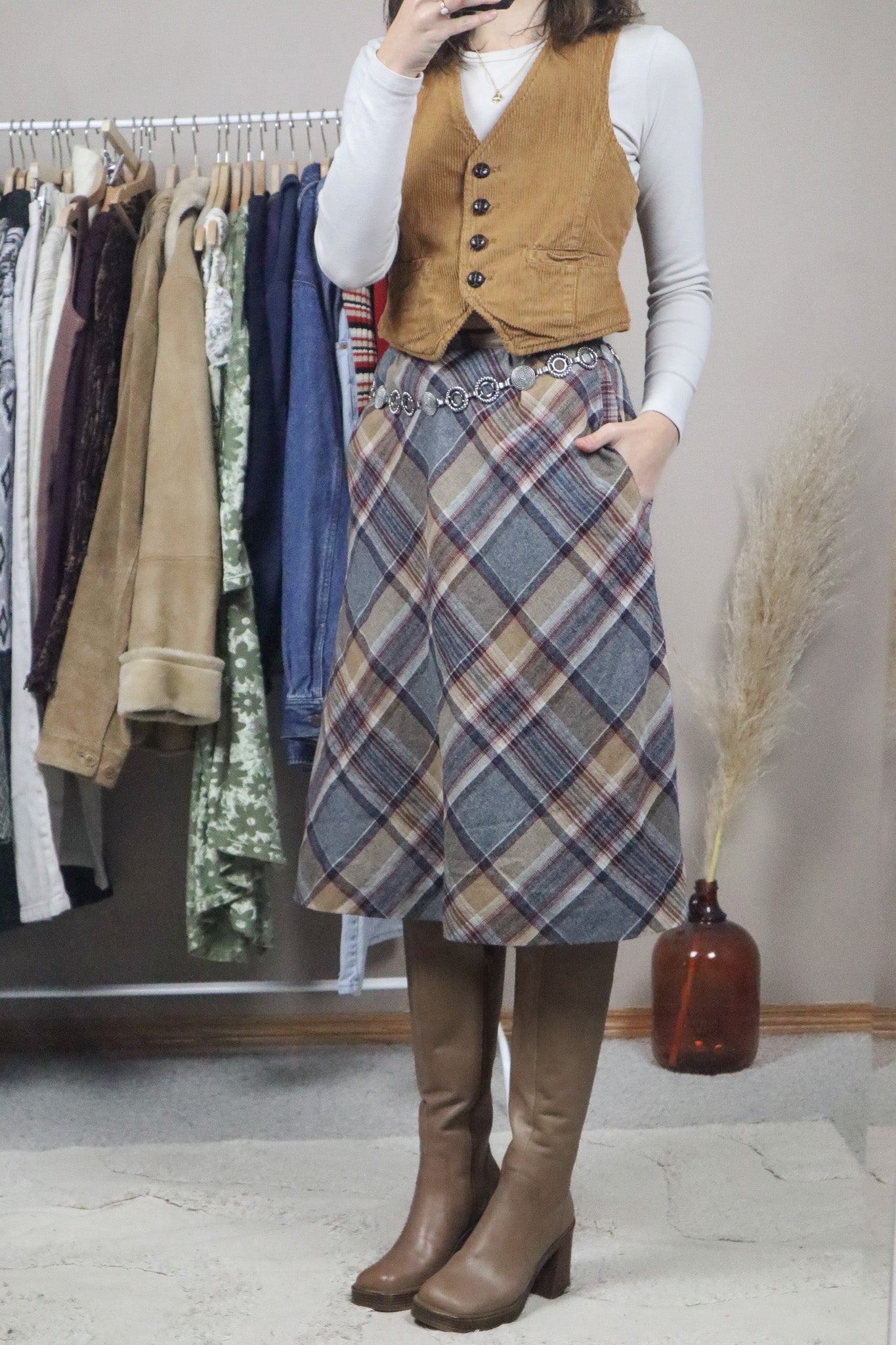 Vintage x 1970s Wool Blend Plaid Midi Skrit (2)